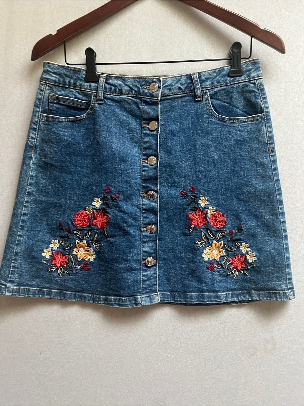 Parisian Floral Embroidered Button Front Denim Mini Skirt US 8